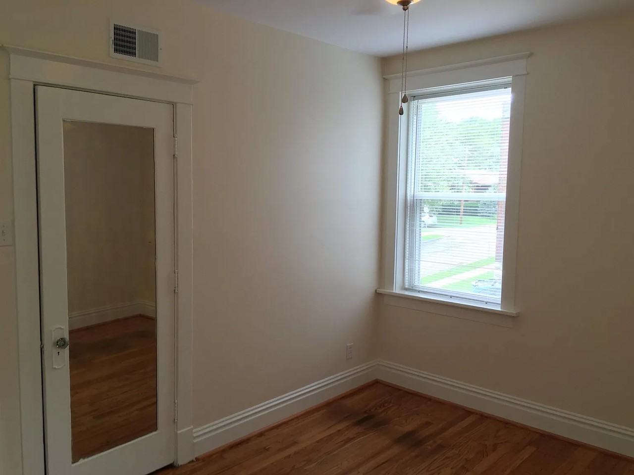 2408 Roseland Ter #2S - Photo 3 of 12