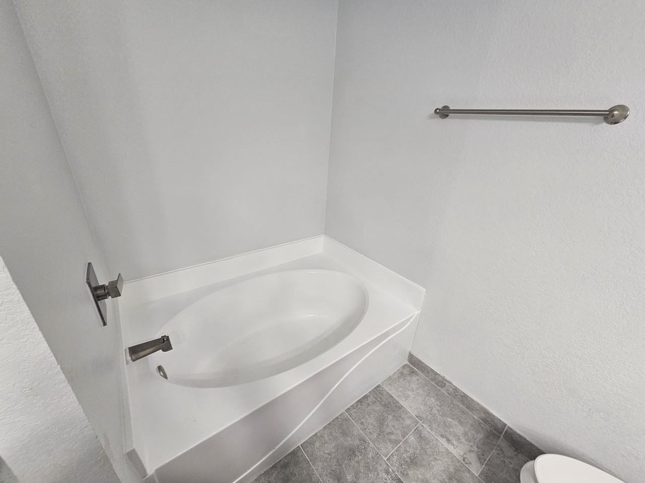 919 Crestwood Dr - Photo 4 of 26