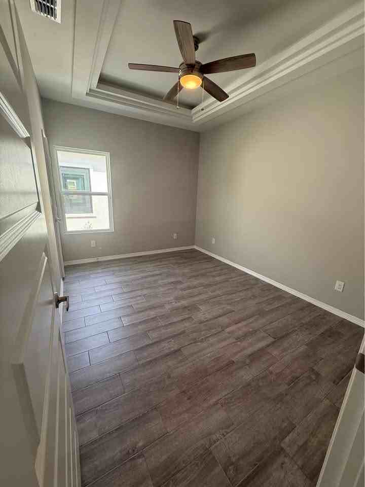 2309 E Viviana St #3 - Photo 4 of 9