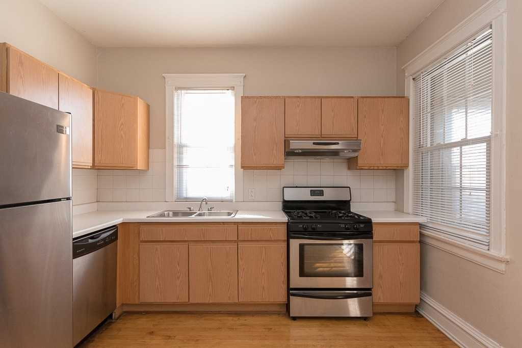 1440 W Addison St #2 - Photo 2 of 21