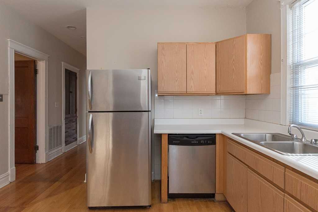 1440 W Addison St #2 - Photo 4 of 21