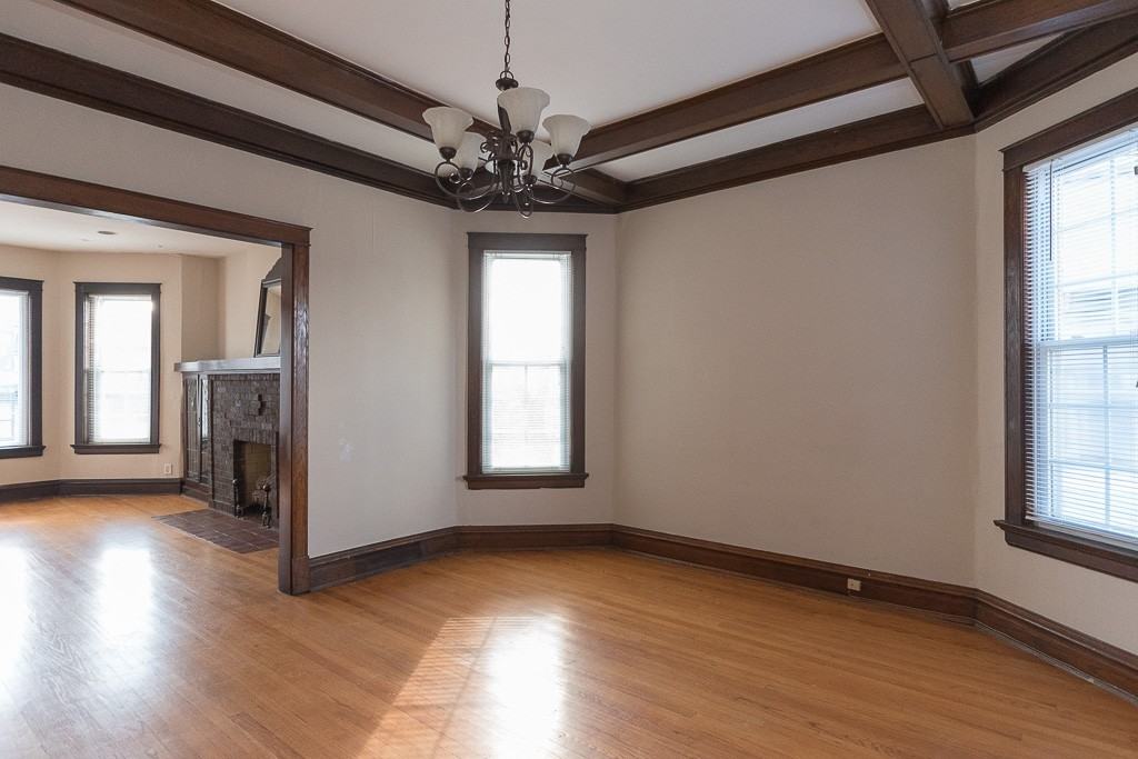 1440 W Addison St #2 - Photo 6 of 21