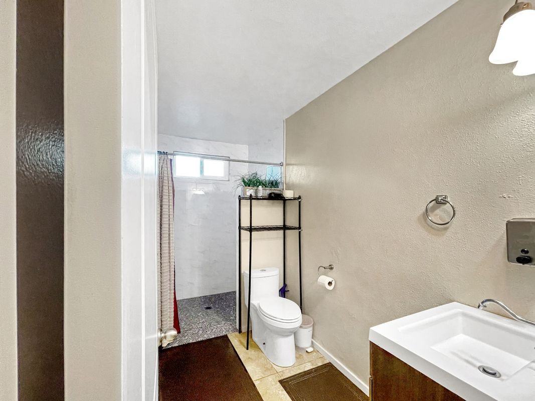 4084 W 137th St ##B - Photo 5 of 9