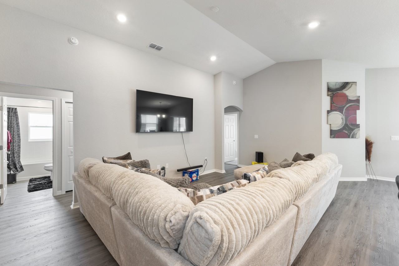 2172 Desert Rose Dr - Photo 5 of 22