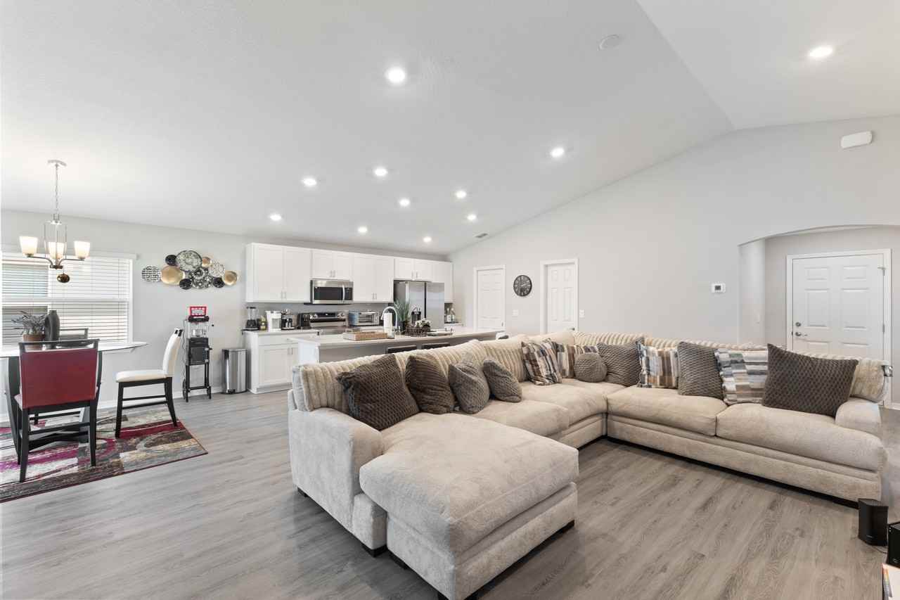 2172 Desert Rose Dr - Photo 7 of 22