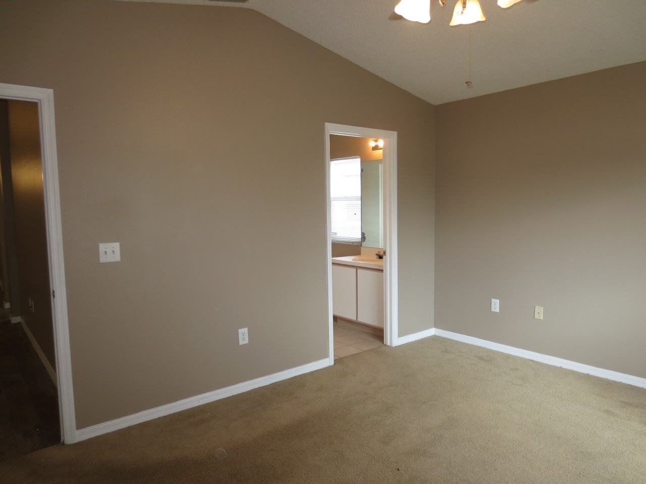3106 Pine Top Dr - Photo 4 of 12