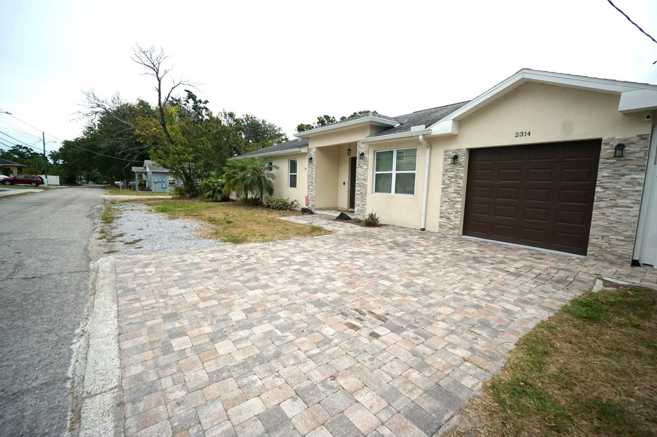 2314 W Saint Sophia St - Photo 3 of 25