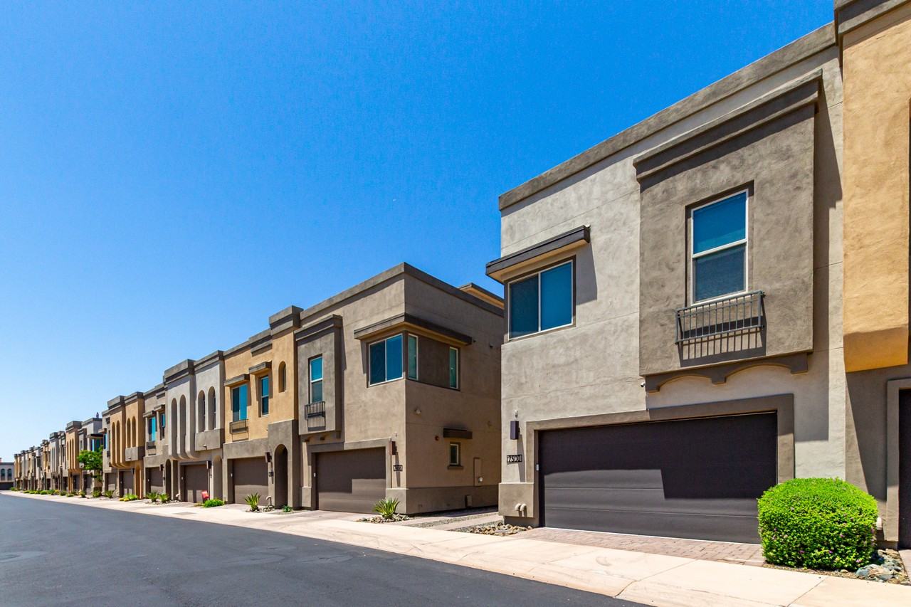 7500 Via De Luna Drive - Photo 3 of 29