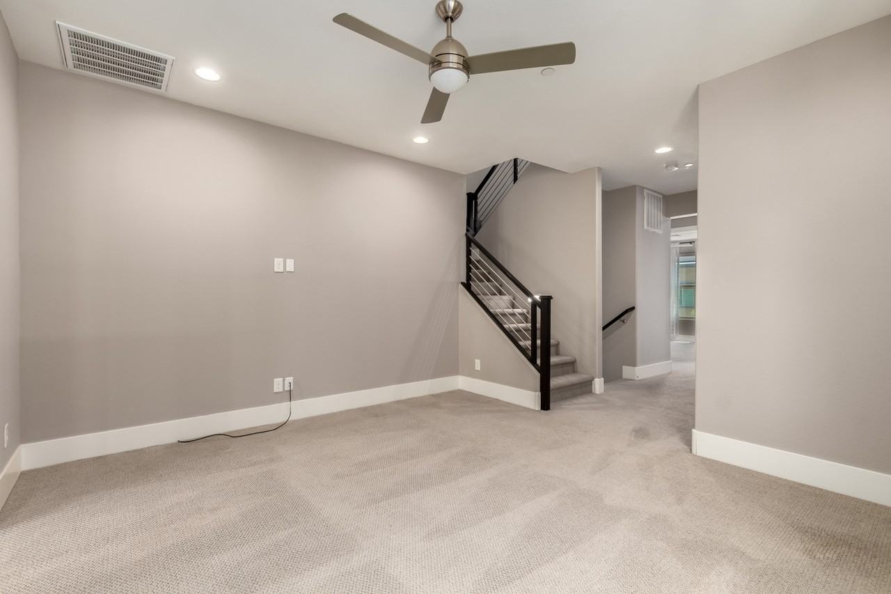 7500 Via De Luna Drive - Photo 4 of 29