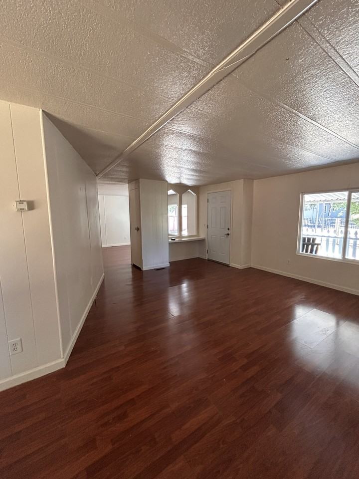 16092 27th Ave - Photo 3 of 15