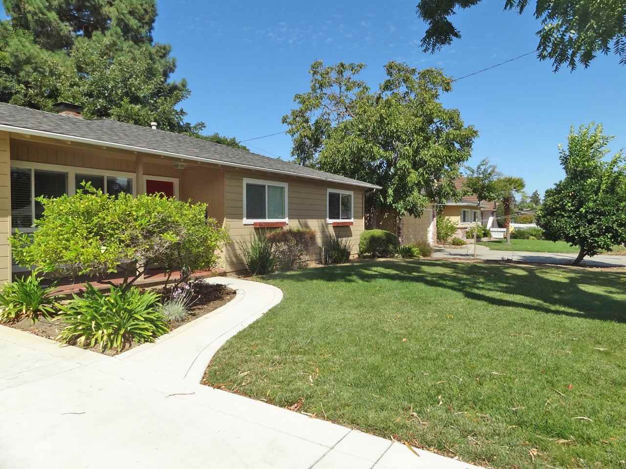 919 Almarida Dr - Photo 2 of 17