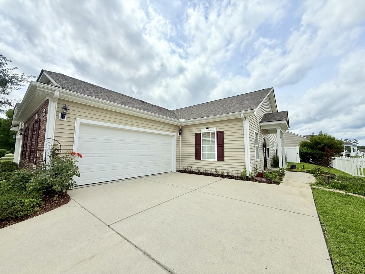 1005 Manassas Dr - Photo 2 of 30