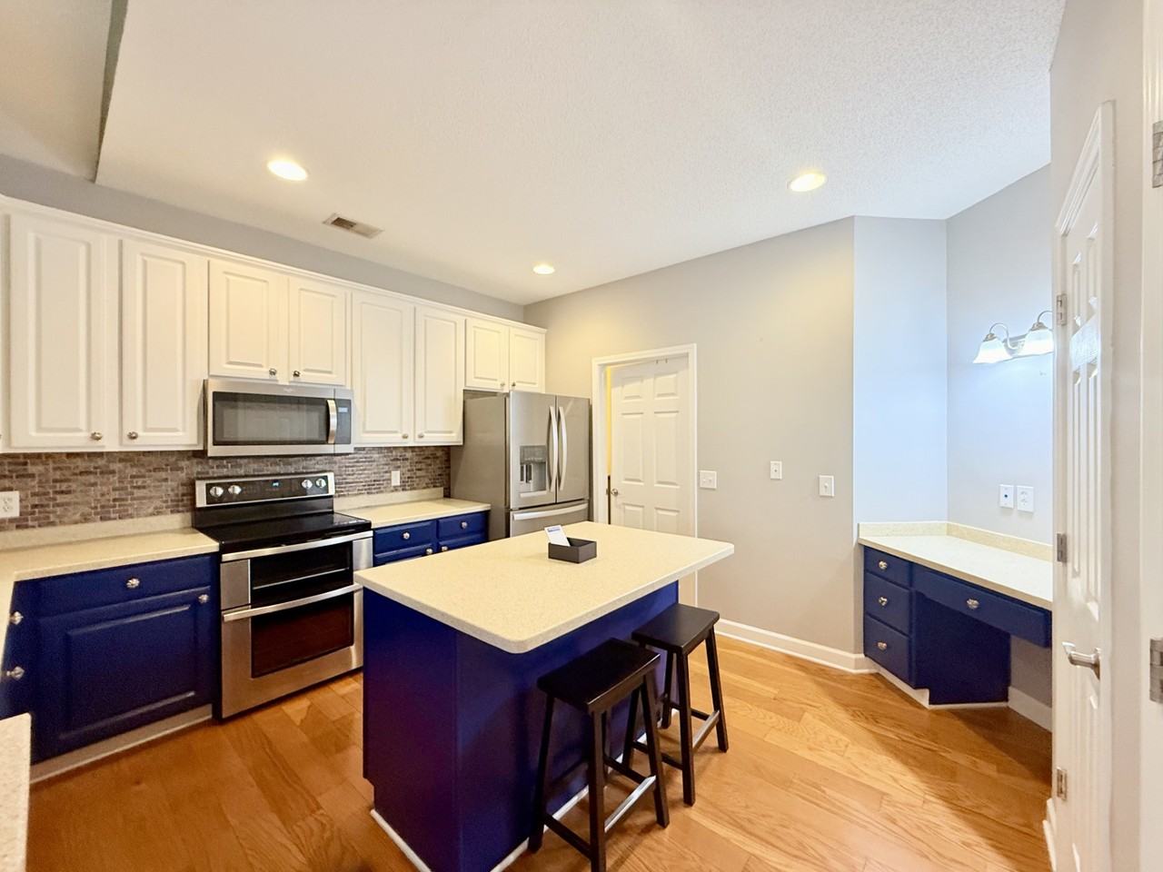 1005 Manassas Dr - Photo 3 of 30