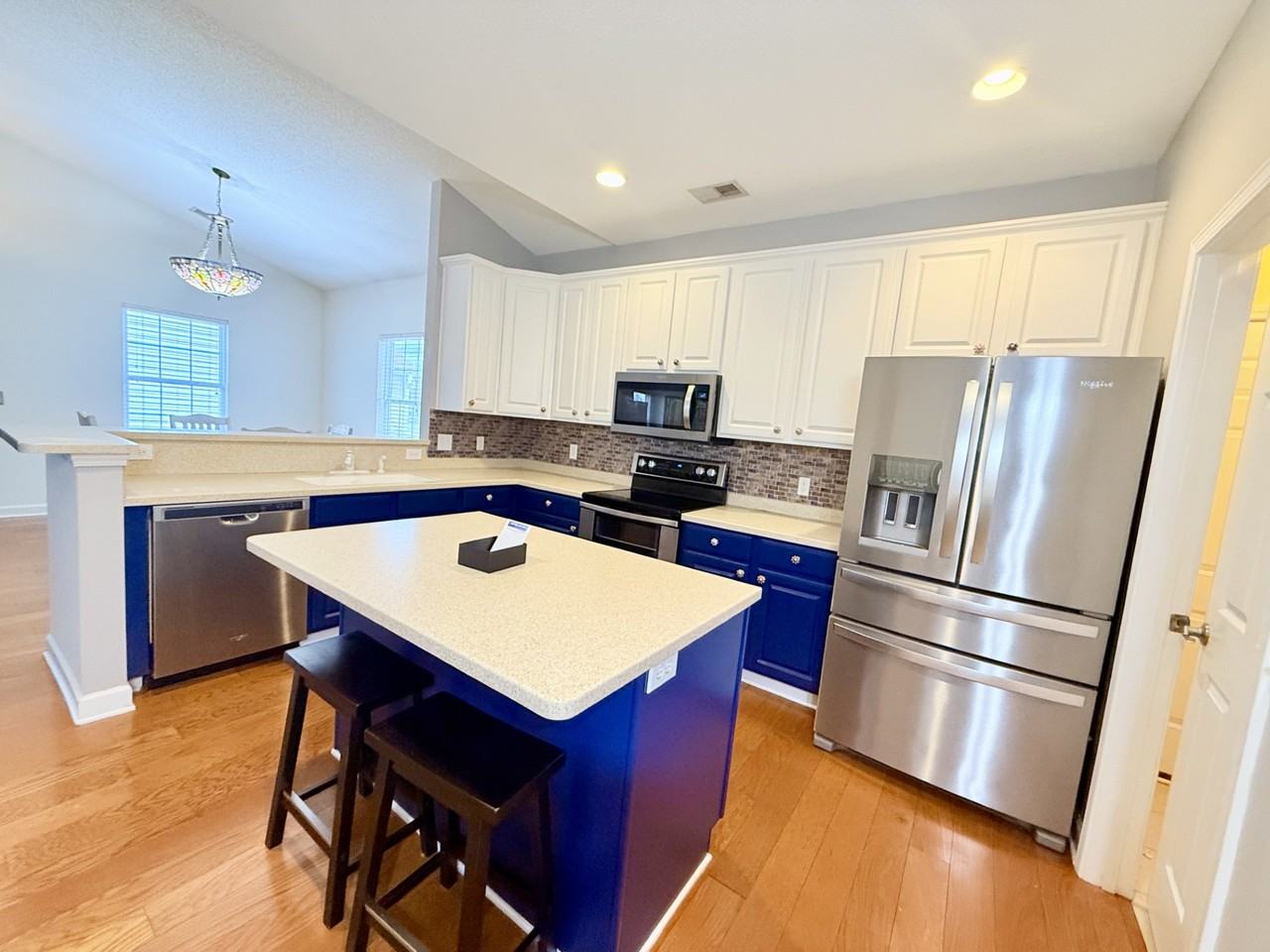 1005 Manassas Dr - Photo 4 of 30
