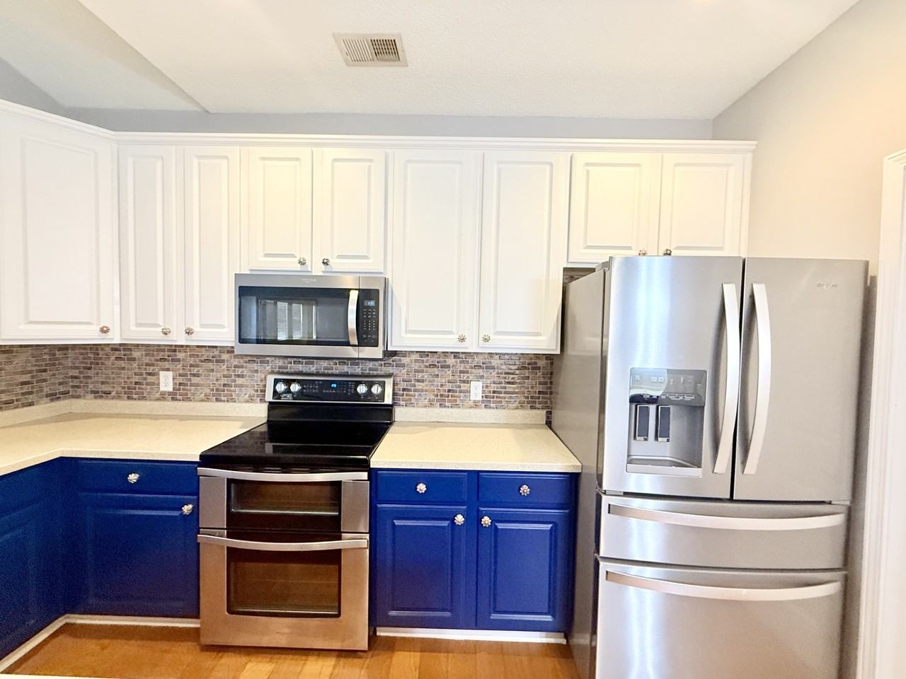 1005 Manassas Dr - Photo 5 of 30