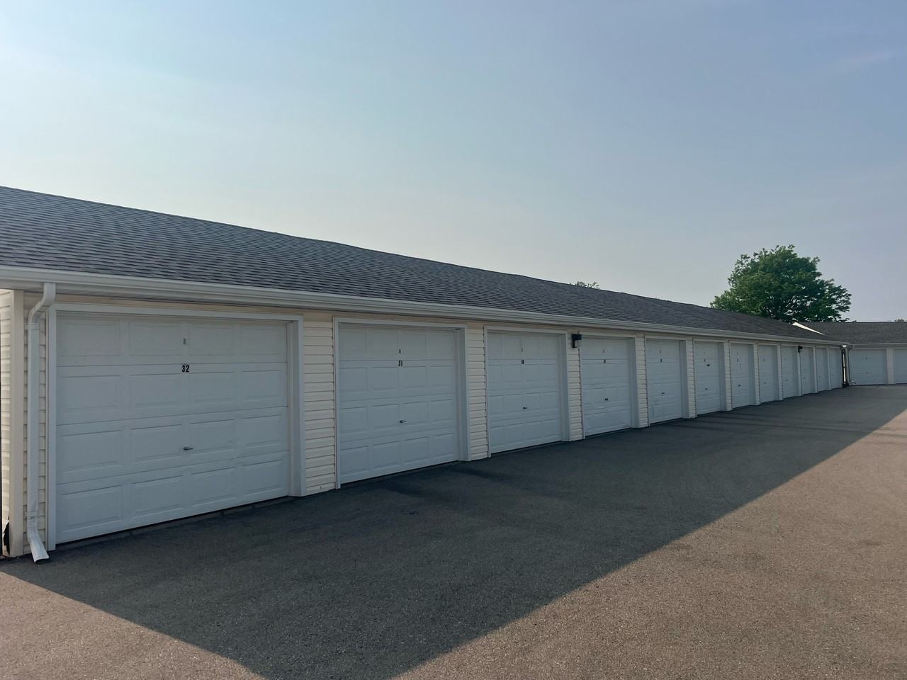 1016 Primrose Ln - Photo 2 of 11