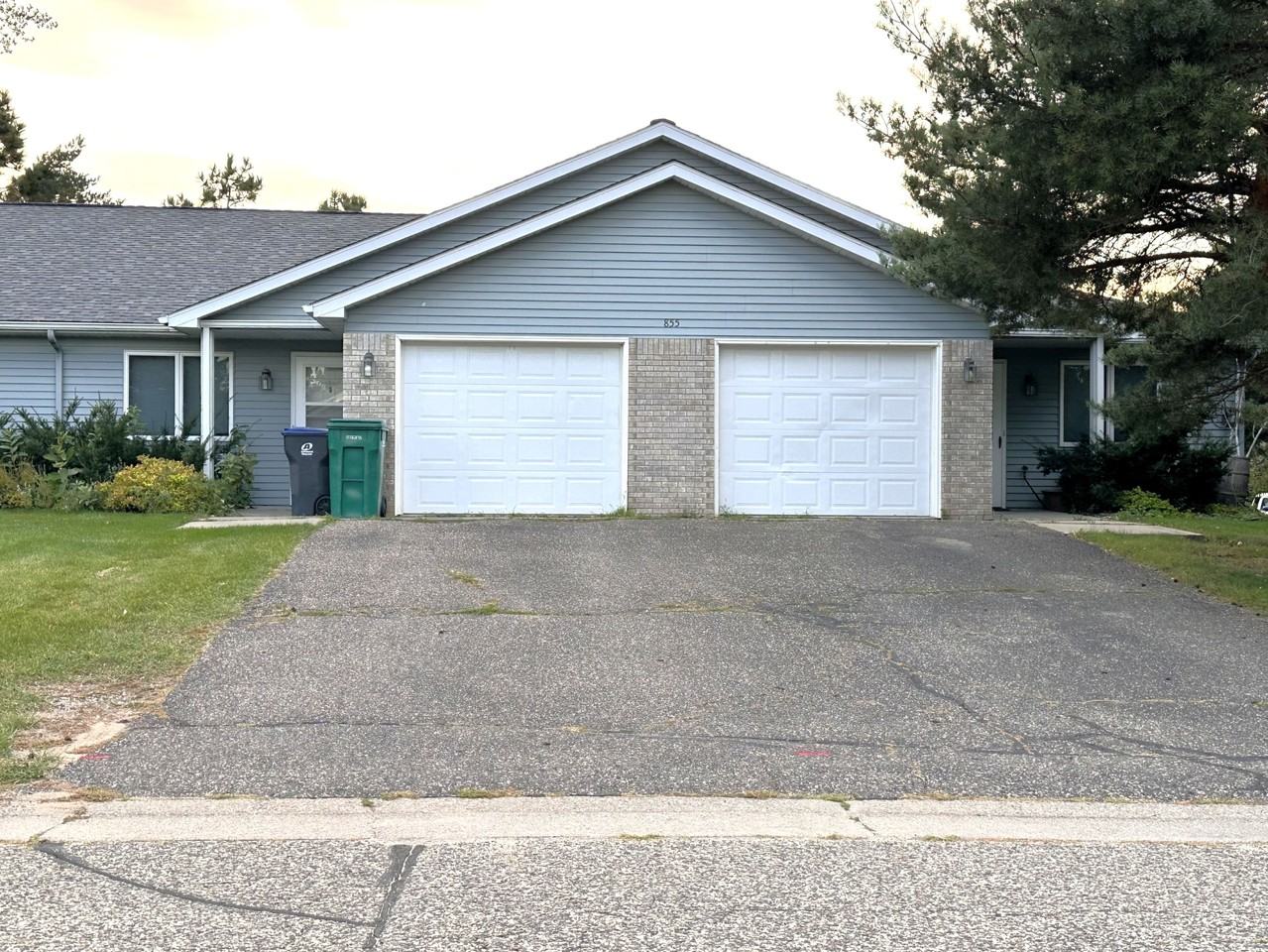 855 Highview Dr - Photo 2 of 2