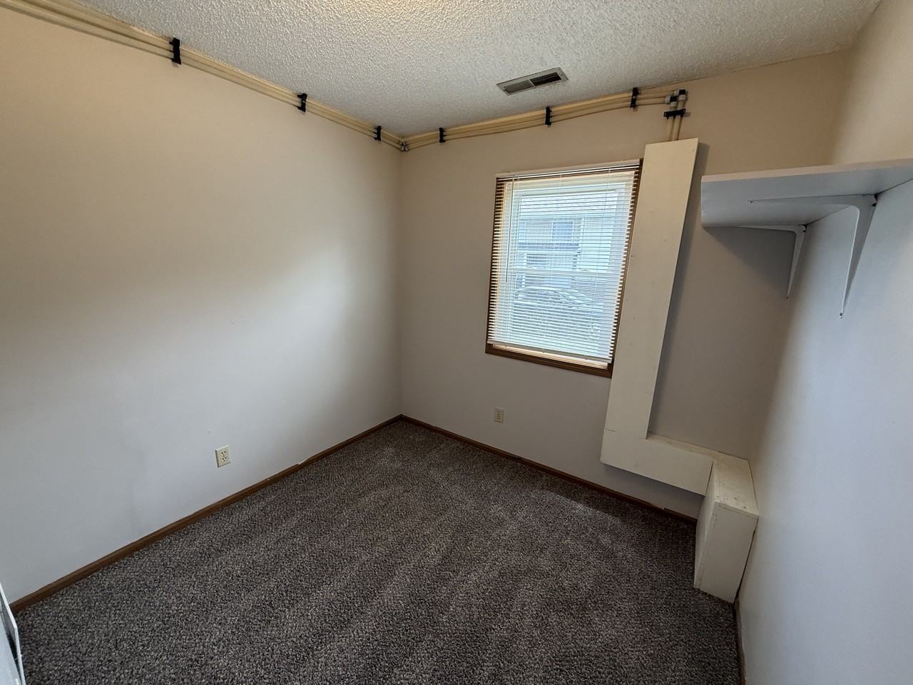 831 E Prairie Hill Dr - Photo 3 of 6