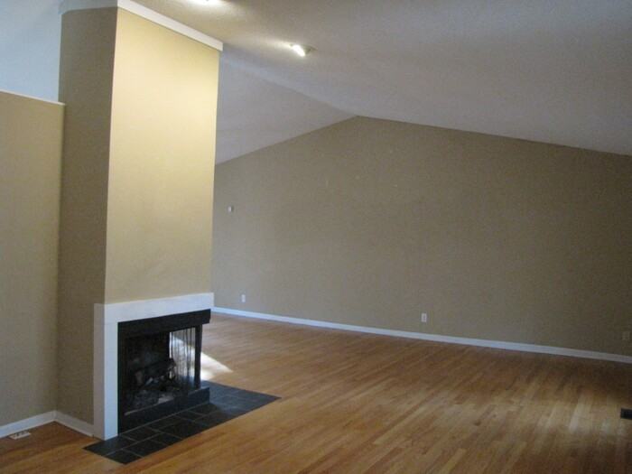 2813 Dogwood Rd - Photo 2 of 18