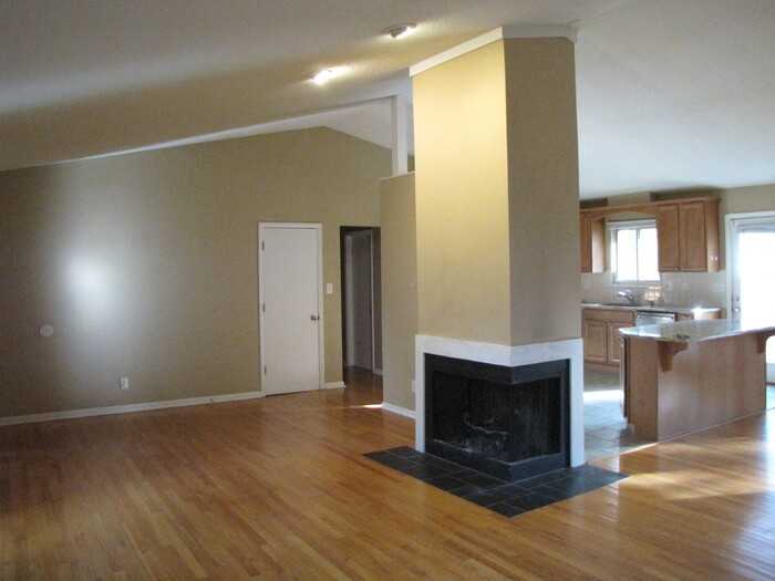 2813 Dogwood Rd - Photo 3 of 18