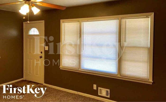 7615 E 48th St - Photo 3 of 15