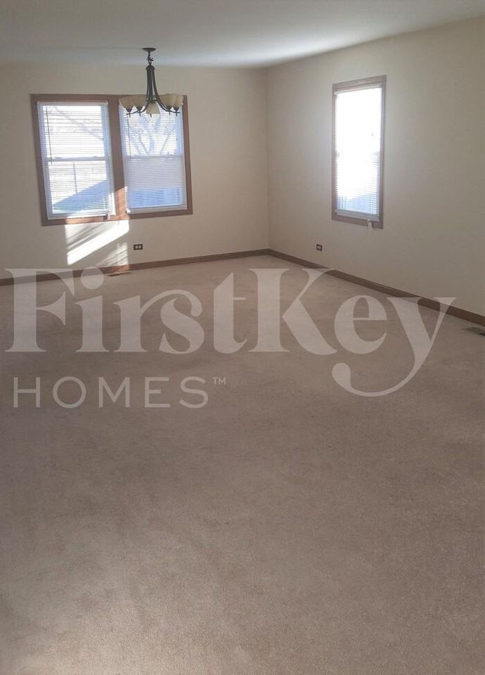 1400 Brittany Ct - Photo 2 of 13