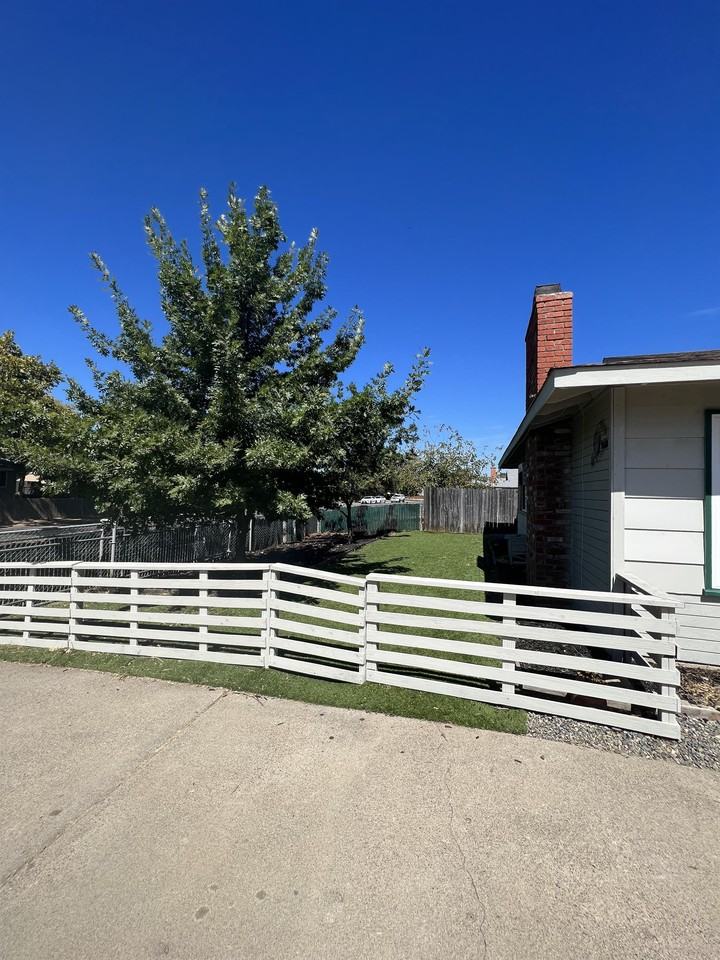 9666 Lake Natoma Drive - Photo 2 of 12