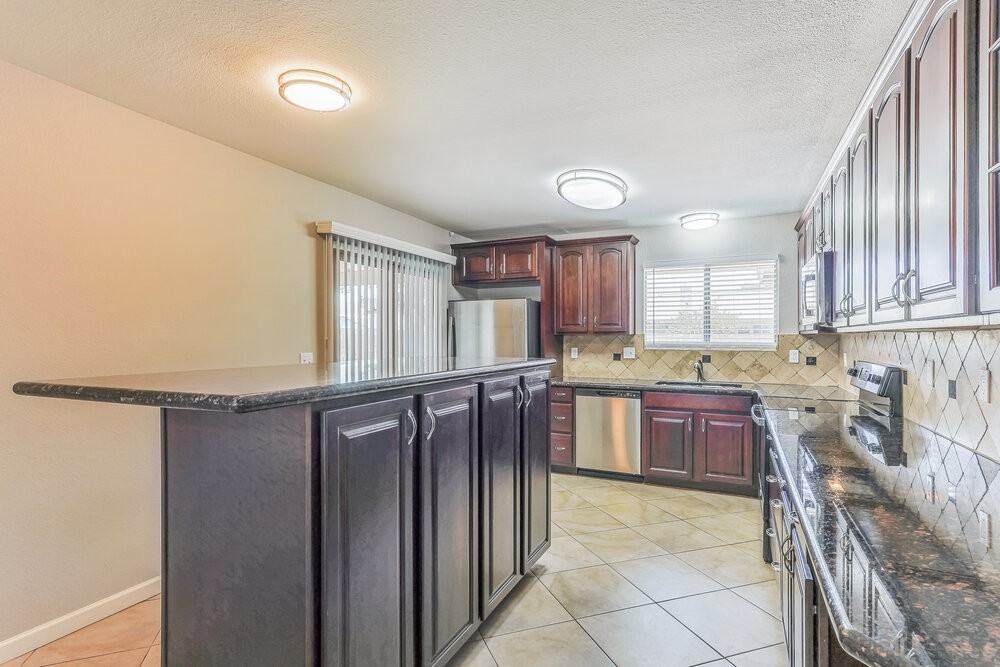 2203 E Dragoon Ave - Photo 6 of 16