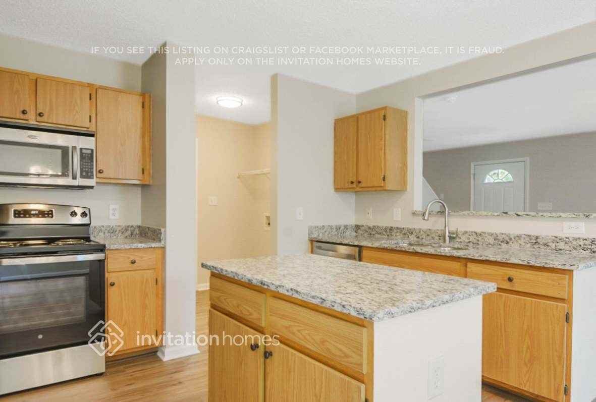 4921 Silverdene St - Photo 6 of 19