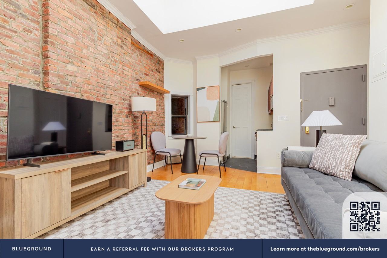 118 Christopher St #1826 - Photo 5 of 23