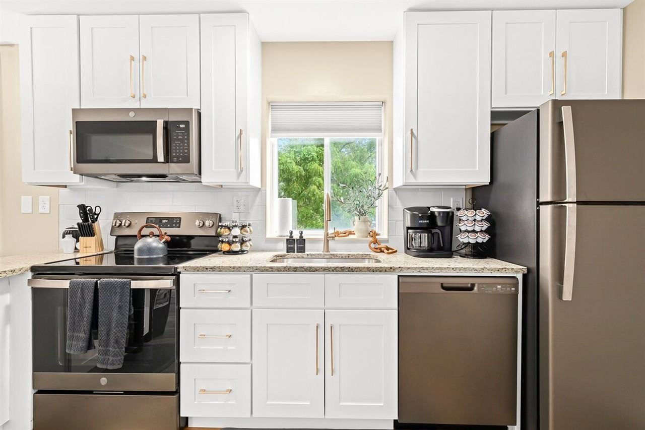 18419 Sharon Ln #1032349P - Photo 3 of 33