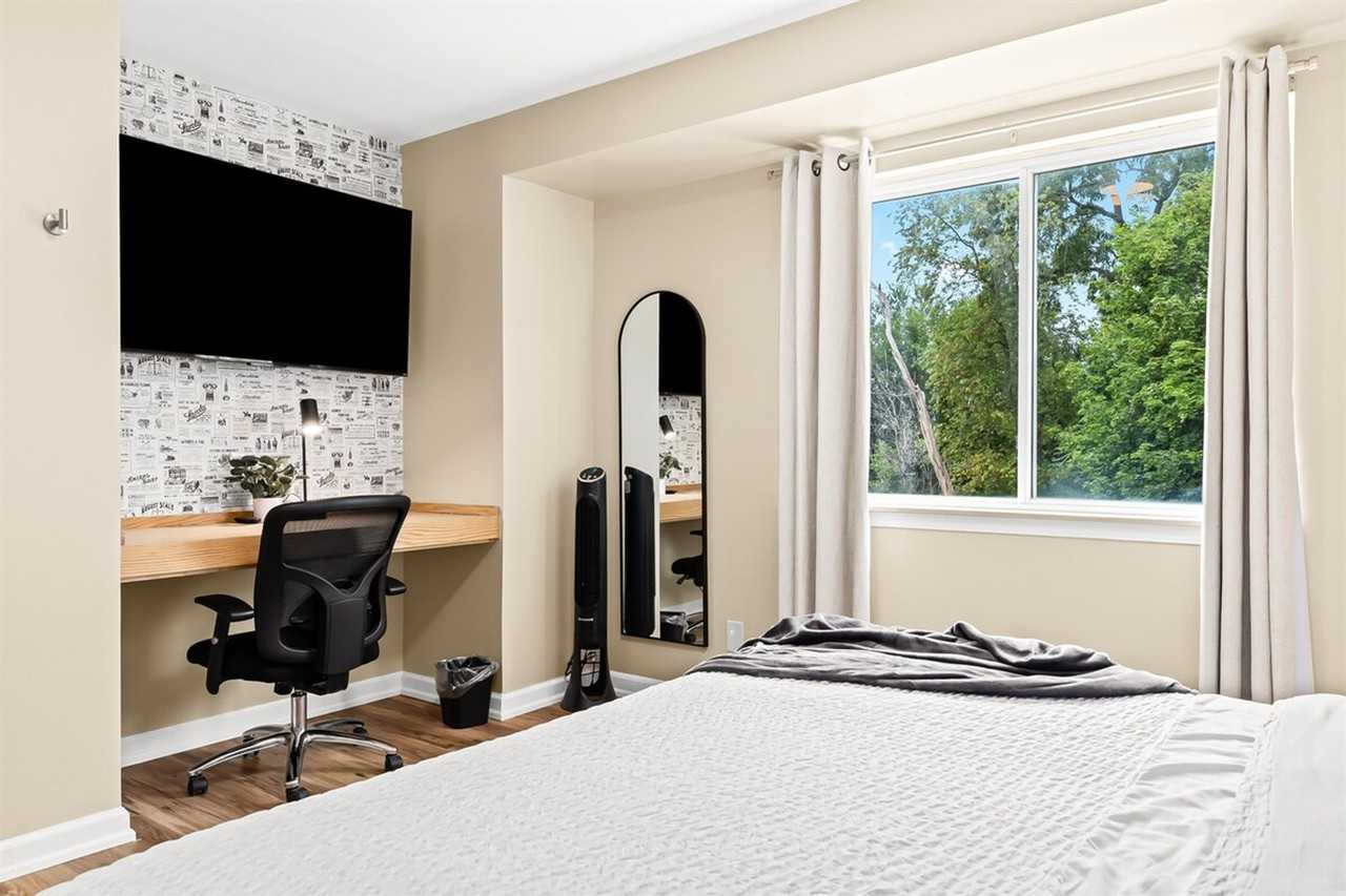 18419 Sharon Ln #1032349P - Photo 4 of 33