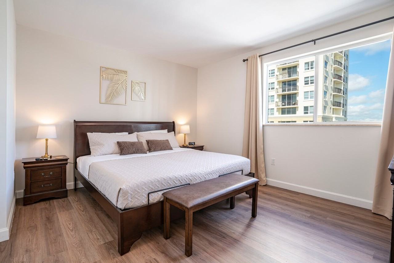 3256 Sw 22nd Ter #1056254P - Photo 5 of 35