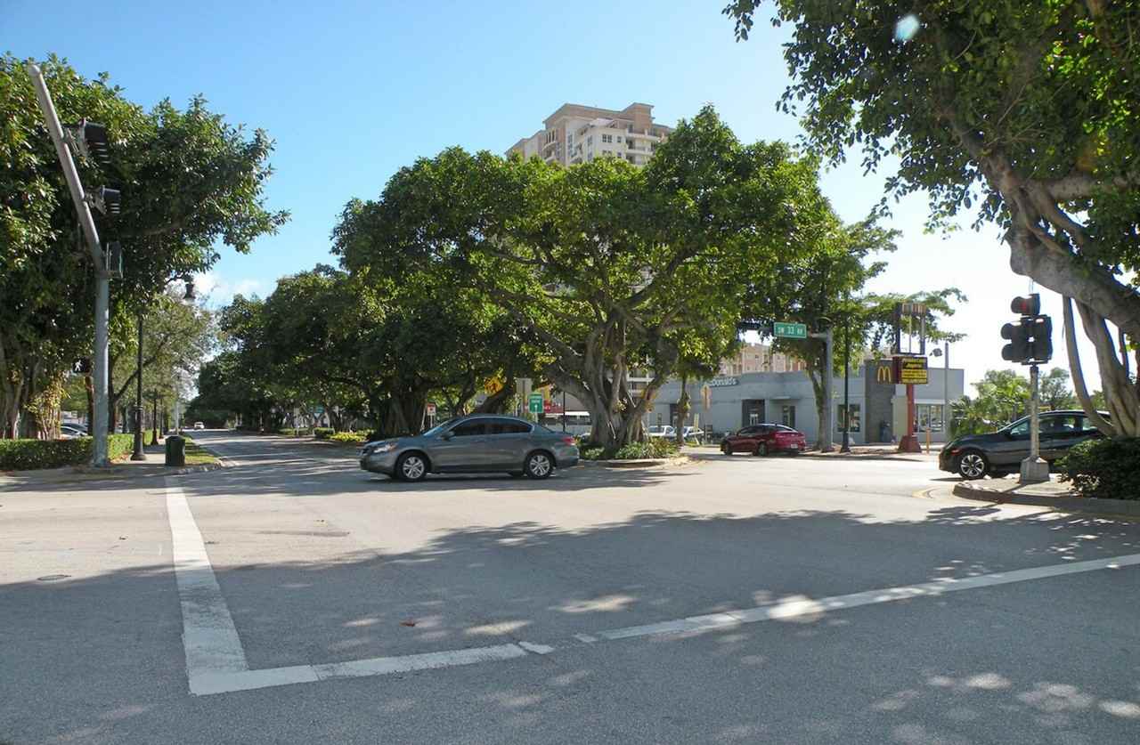 3256 Sw 22nd Ter #1056254P - Photo 3 of 35