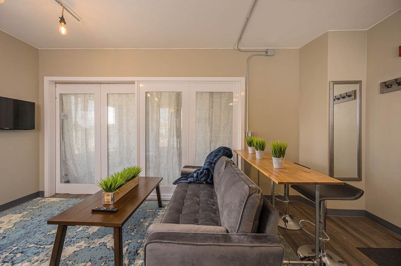 532 West College Avenue - Photo 3 of 7