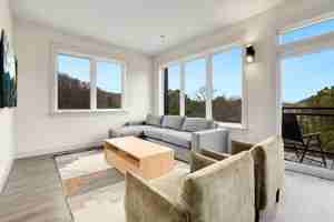 featured image of 10 Riordan Rd