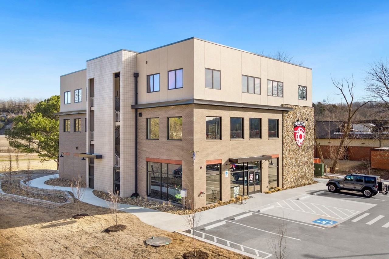 10 Riordan Road - Photo 5 of 61