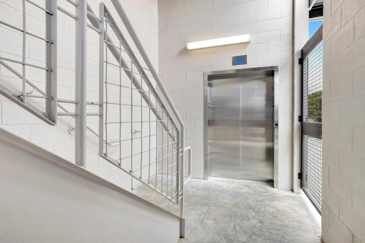 10 Riordan Road - Photo 6 of 61