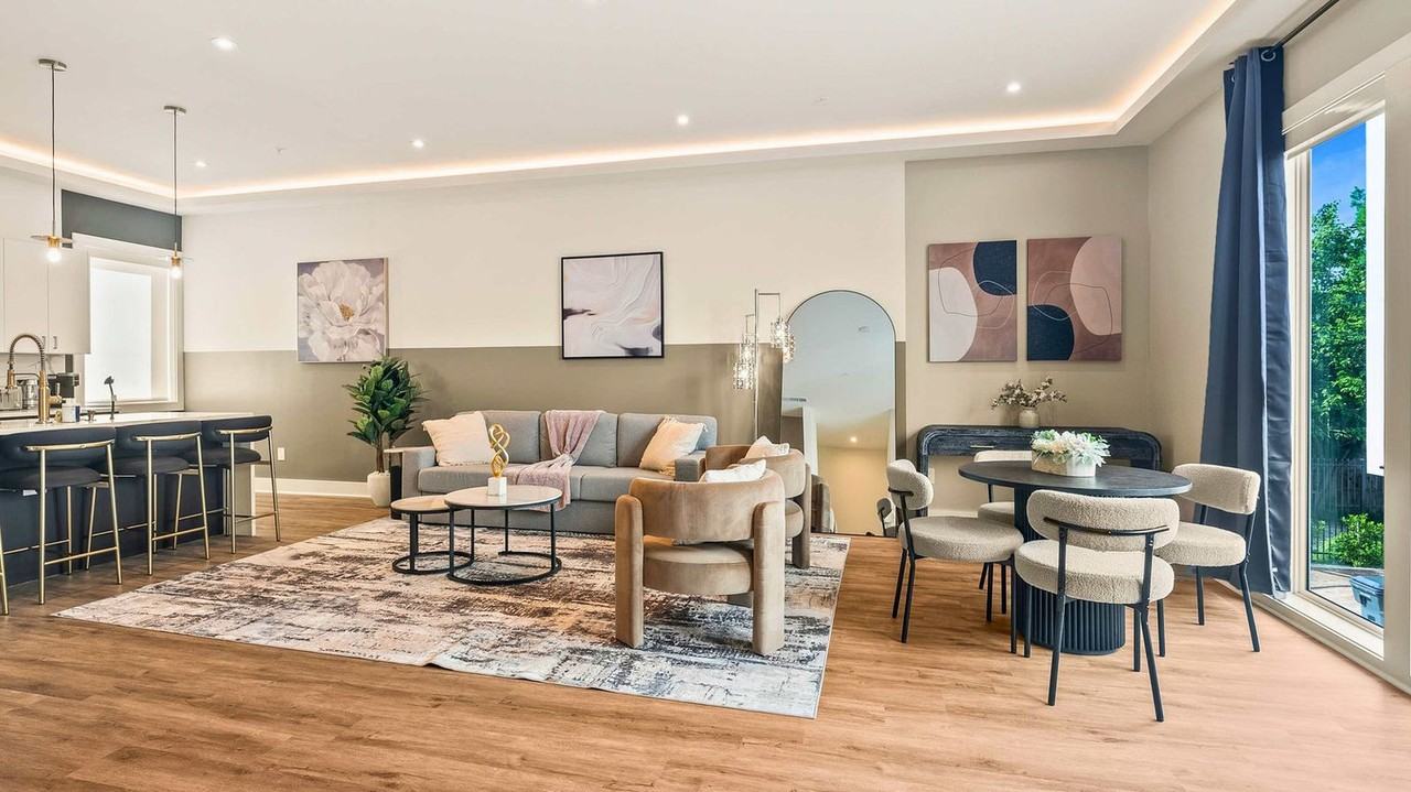 1733 N Fitzhugh Ave #1226738P - Photo 2 of 20