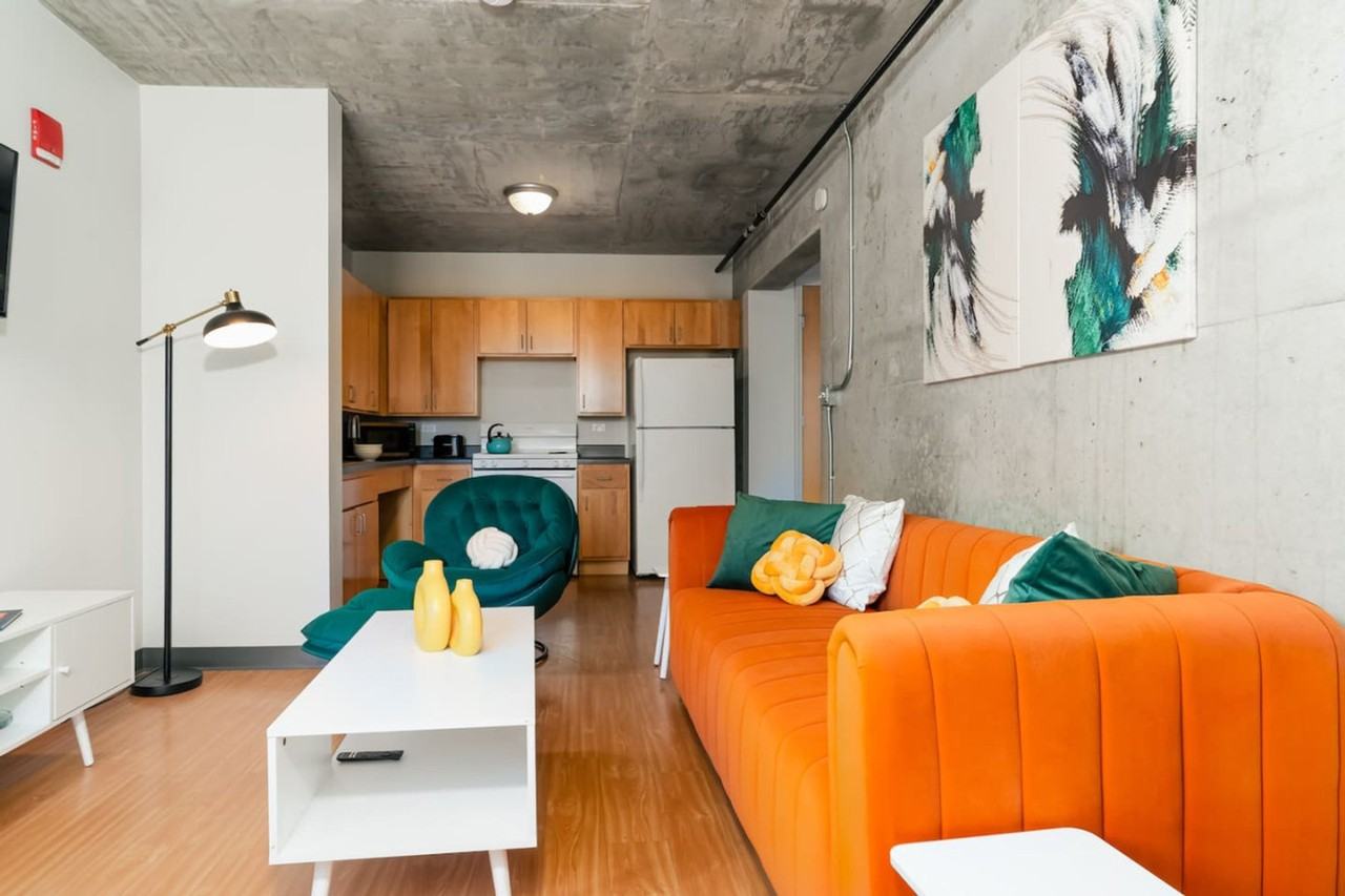 829 S Wabash Ave #1228604P - Photo 2 of 30