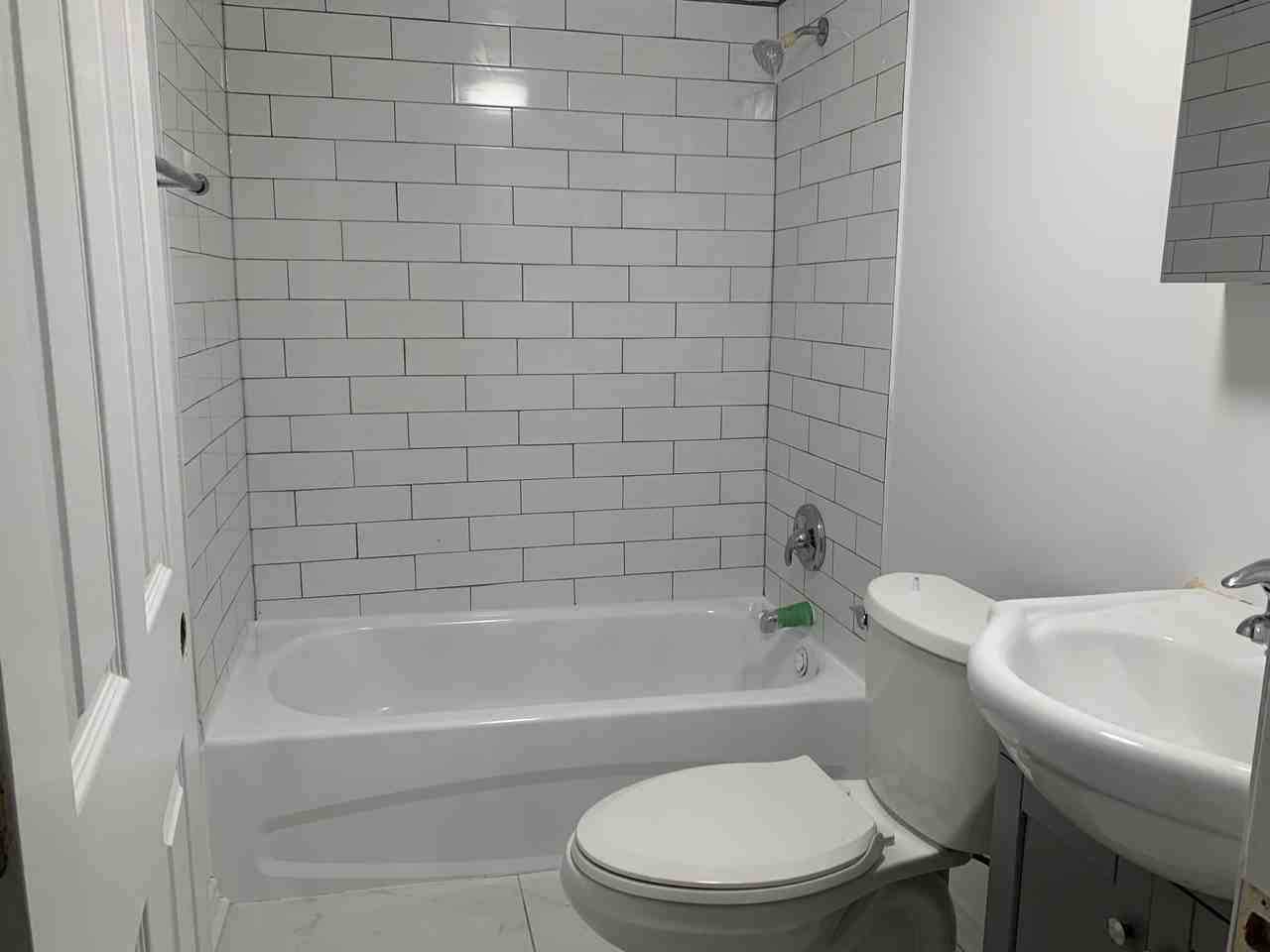 1122 Avenue Road #B3 - Photo 4 of 9