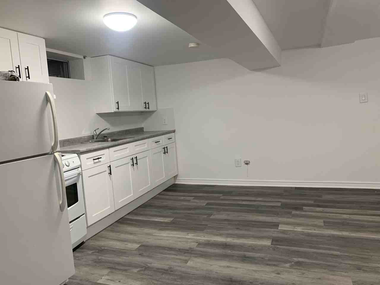 1122 Avenue Road #B3 - Photo 7 of 9