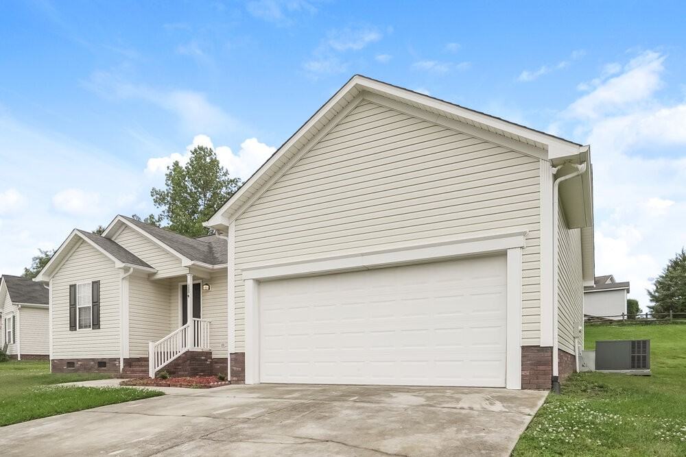 854 Loch Lomond Cir - Photo 3 of 16