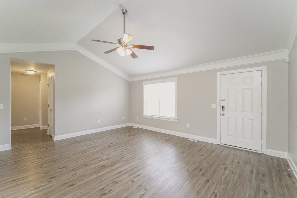 854 Loch Lomond Cir - Photo 4 of 16