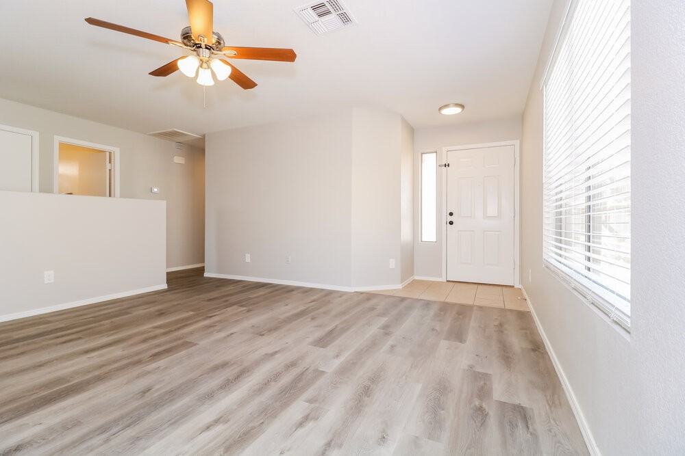 10617 W Piccadilly Rd - Photo 3 of 15