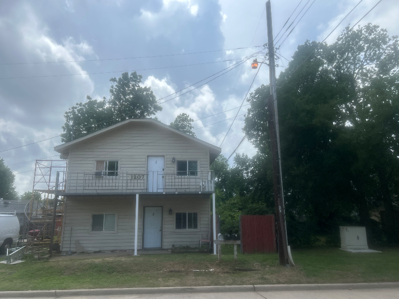 1207 N Ross Ave #1 - Photo 2 of 13