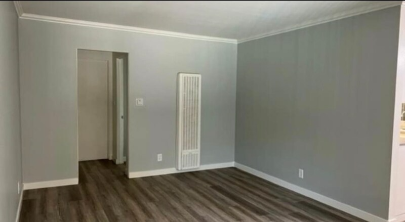 8801 Owensmouth Ave #4 - Photo 2 of 9