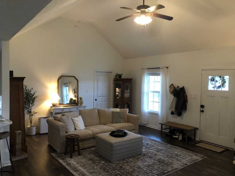 140 Landon Ln - Photo 2 of 7