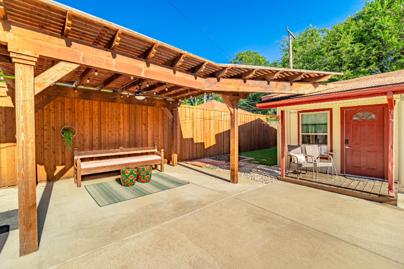 915 Stewart Dr - Photo 3 of 19