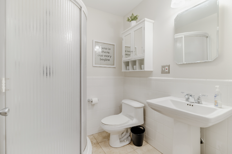 915 Stewart Dr - Photo 5 of 19